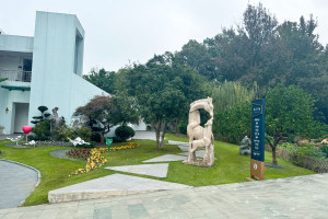 杭州市临平区安贤陵园园区景观图