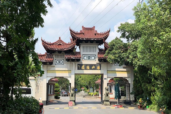 杭州市上城区南山陵园大门图