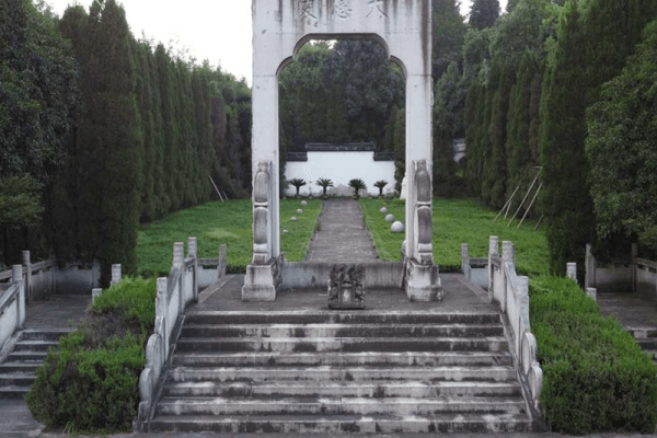 九华山大愿陵园环境